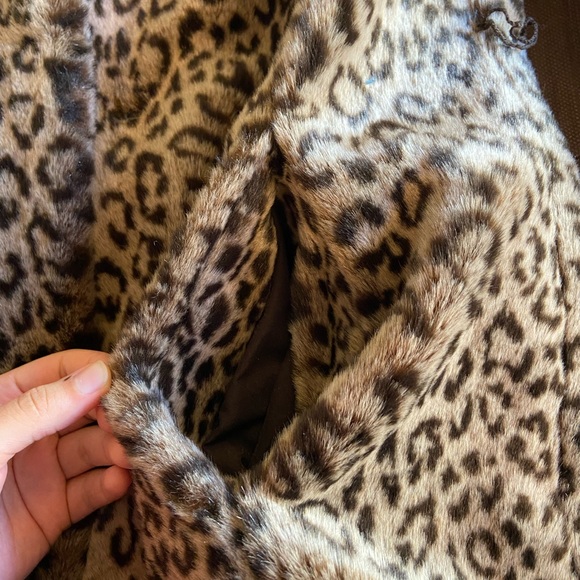 CALVIN KLEIN Super Soft Leopard Cheetah Print Faux Fur Coat - Picture 5 of 10